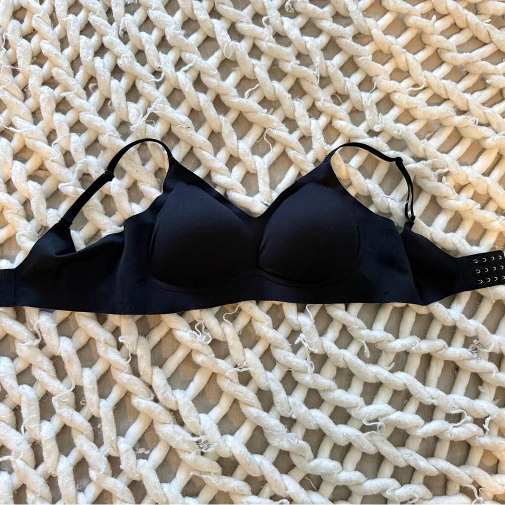 Vertvie black bra